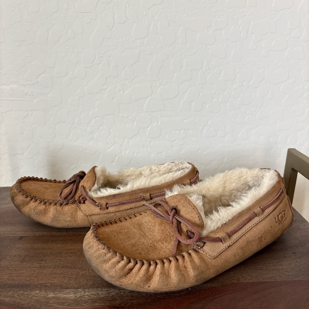 UGG Dakota Women's Slipper Chestnut Brown Leather Tie Size 8